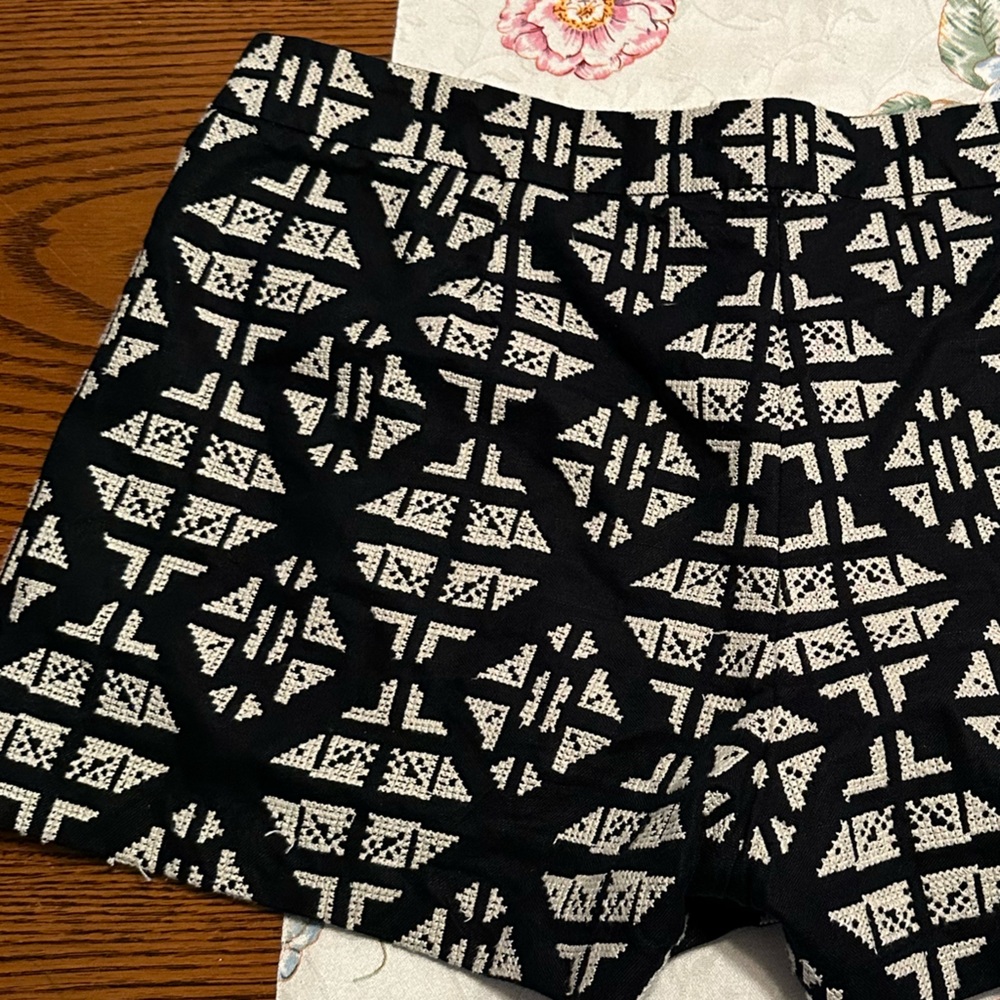Lucky Brand Black and Cream Shorts - Picture 6 of 10